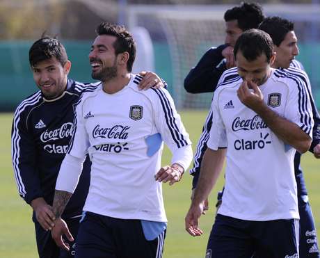 Argentina, de Lavezzi, não conquista a Copa desde o título de 1986, sob liderança de Maradona em campo <p>Argentina, de Lavezzi, não conquista a Copa desde o título de 1986, sob liderança de Maradona em campo</p>