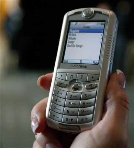 EFE en español <p>Desde los primeros teléfonos celulares, las llamadas por vibración comenzaron ese extraño fenómeno de "llamadas fantasma"</p>