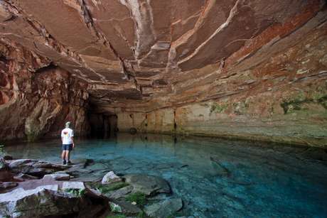Gruta da Lagoa Azul, que se exibe ao fim de uma trilha de 40 minutos feita em meio à vegetação de cerrado <p>Gruta da Lagoa Azul, que se exibe ao fim de uma trilha de 40 minutos feita em meio à vegetação de cerrado</p>