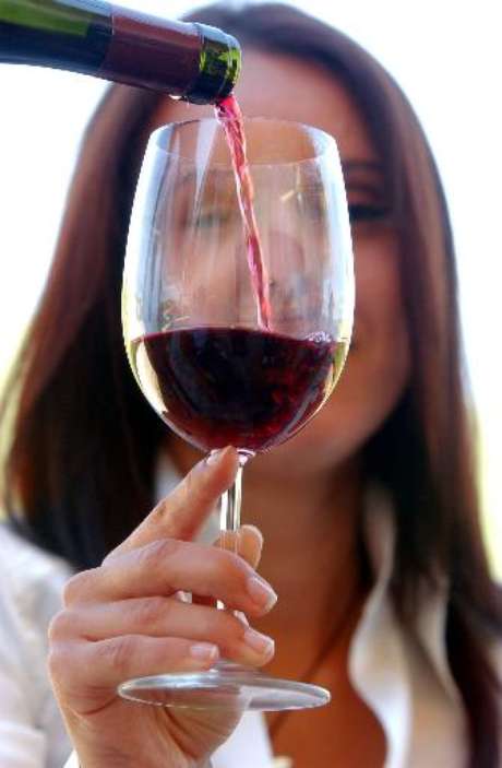 Vinhos tintos fabricados sob modo de produção moderno não têm mesmo benefício, diz cientista Vinhos tintos fabricados sob modo de produção moderno não têm mesmo benefício, diz cientista