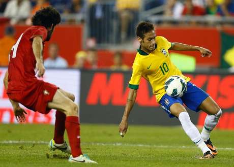 AFP Neymar marcó un gran gol y aportó una asistencia, en la victoria de Brasil 2-0 sobre Portugal.