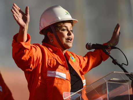 A executiva da estatal participou de uma visita, ao lado da presidente Dilma Rousseff, ao estaleiro Inhaúma, no Caju, na zona norte do Rio <p>A executiva da estatal participou de uma visita, ao lado da presidente Dilma Rousseff, ao estaleiro Inhaúma, no Caju, na zona norte do Rio</p>
