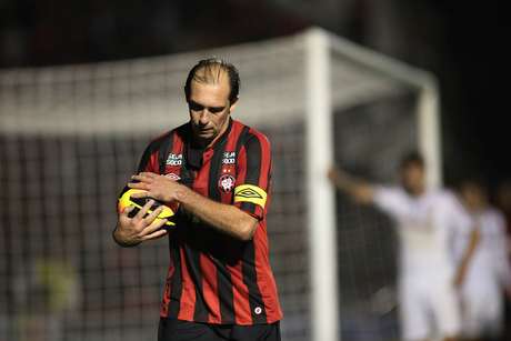 Com a ausência de Baier (foto), o meio de campo do Atlético-PR deve ter Zezinho, que vinha jogando como lateral-esquerdo <p>Com a ausência de Baier (foto), o meio de campo do Atlético-PR deve ter Zezinho, que vinha jogando como lateral-esquerdo</p>