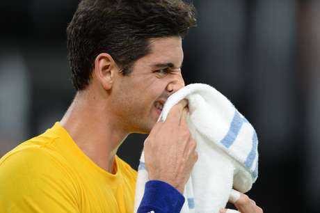Thomaz Bellucci jogou no sacrifício por conta de uma lesão no ombro direito e não conseguiu evitar a queda do Brasil na repescagem da Davis <p>Thomaz Bellucci jogou no sacrifício por conta de uma lesão no ombro direito e não conseguiu evitar a queda do Brasil na repescagem da Davis</p>