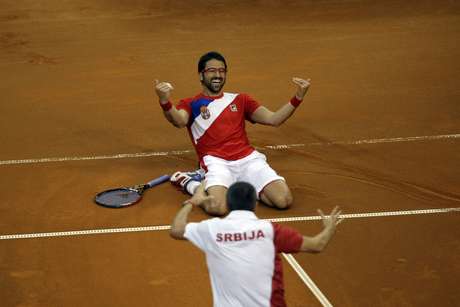 Tipsarevic chama companheiros para celebrar vaga na final da Copa Davis Tipsarevic chama companheiros para celebrar vaga na final da Copa Davis