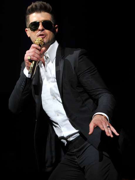 Facebook Robin Thicke <p>Robin Thicke logró posicionar el sencillo que cantó en los premios MTV como la Mejor canción del verano para Billboard.</p>