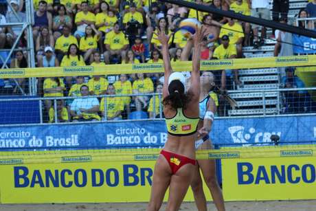 Lili/Rebecca sofreram para bater Bárbara/Ágatha neste sábado <p>Lili/Rebecca sofreram para bater Bárbara/Ágatha neste sábado</p>