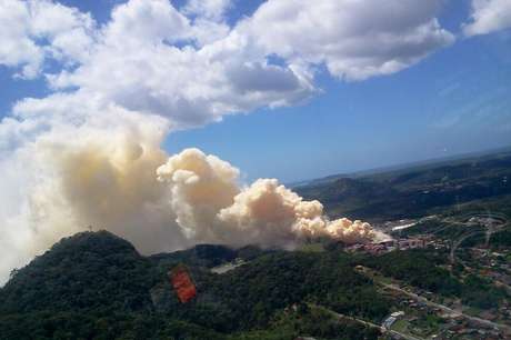 Incêndio em depósito de fertilizantes em São Francisco do Sul, no litoral norte de SC, trouxe risco de intoxicação <p>Incêndio em depósito de fertilizantes em São Francisco do Sul, no litoral norte de SC, trouxe risco de intoxicação</p>