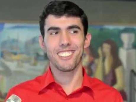 Jeferson Monteiro, criador do perfil Dilma Bolada, já se encontrou com Dilma e se declarou fã da presidente <p>Jeferson Monteiro, criador do perfil Dilma Bolada, já se encontrou com Dilma e se declarou fã da presidente</p>