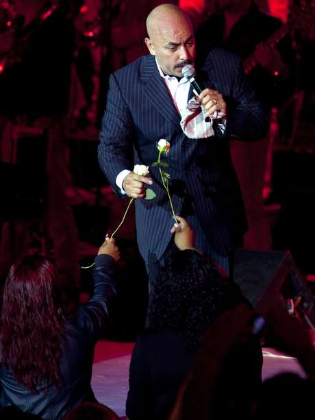 Reforma <p><span style="color: rgb(51, 51, 51); font-family: arial; font-size: 13px; line-height: normal;">En Iturbide, Nuevo León, justo donde su hermana Jenni tuvo su último suspiro, Lupillo Rivera llevará una serenata a la cantante.</span></p>