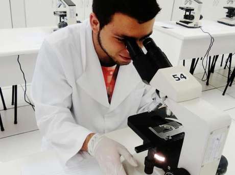 O estudante de enfermagem Bruno Reis, da Faculdade Alvorada de Brasília, não consegue se transferir para outra instituição porque os documentos necessários não são repassados O estudante de enfermagem Bruno Reis, da Faculdade Alvorada de Brasília, não consegue se transferir para outra instituição porque os documentos necessários não são repassados