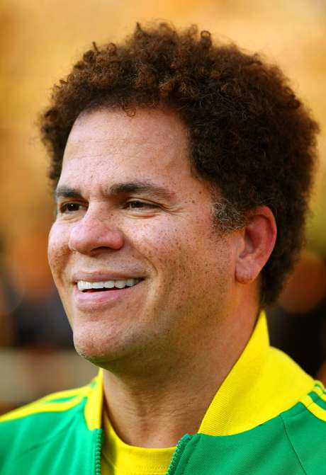 Em uma vida ditada por cores e traços, o pintor Romero Britto, nascido no Recife, completa cinquenta anos de idade neste domingo (6); seu estilo nas telas ganhou o mundo e o tornou uma das referências do Brasil no exterior. Navegue pela galeria e veja algumas de suas obras <p>Em uma vida ditada por cores e traços, o pintor Romero Britto, nascido no Recife, completa cinquenta anos de idade neste domingo (6); seu estilo nas telas ganhou o mundo e o tornou uma das referências do Brasil no exterior. Navegue pela galeria e veja algumas de suas obras</p>