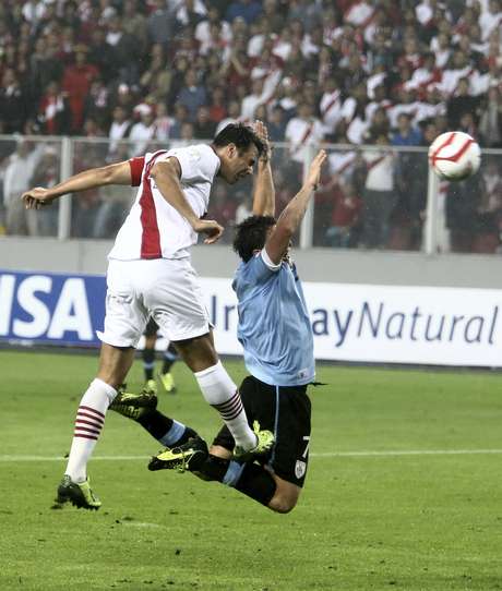 Uruguaios tiveram passagem tumultuada pelo Peru antes de último duelo nas Eliminatórias Uruguaios tiveram passagem tumultuada pelo Peru antes de último duelo nas Eliminatórias
