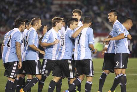 Argentina saiu atrás do marcador, mas virou para vencer com facilidade por 3 a 1 <p>Argentina saiu atrás do marcador, mas virou para vencer com facilidade por 3 a 1</p>