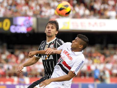 Para zagueiro, TV é ''extremamente capacitada'' para discutir problemas do futebol brasileiro <p>Para zagueiro, TV é ''extremamente capacitada'' para discutir problemas do futebol brasileiro</p>