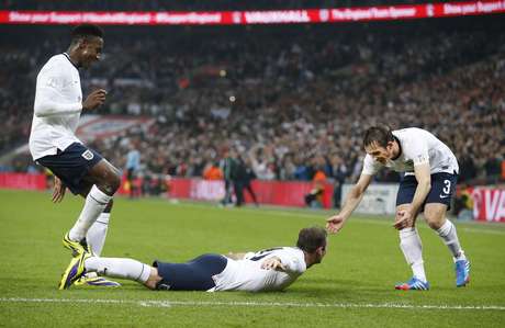 Seleção inglesa precisava da vitória em casa para alcançar a classificação e não decepcionou a torcida <p>Seleção inglesa precisava da vitória em casa para alcançar a classificação e não decepcionou a torcida</p>