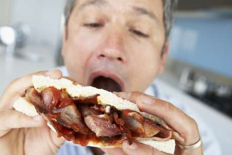 Para os que querem aumentar as chances de ter um filho, o ideal é comer peixe no lugar de bacon, salsicha e carne vermelha <p>Para os que querem aumentar as chances de ter um filho, o ideal é comer peixe no lugar de bacon, salsicha e carne vermelha</p>