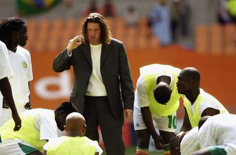 Bruno Metsu foi o treinador de Senegal na Copa do Mundo de 2002 Bruno Metsu foi o treinador de Senegal na Copa do Mundo de 2002