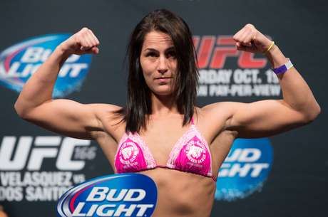 Getty Images Jessica Eye recebeu a aprovação da torcida por ter comparecido de biquini