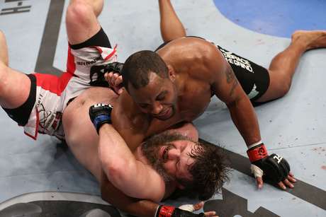 Daniel Cormier derrotou facilmente Roy Nelson pelos pesados <p>Daniel Cormier derrotou facilmente Roy Nelson pelos pesados</p>