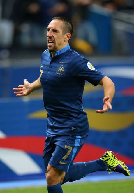 Franck Ribéry, eleito o melhor da temporada passada pela Uefa, volta à repescagem com a França após quatro anos Franck Ribéry, eleito o melhor da temporada passada pela Uefa, volta à repescagem com a França após quatro anos