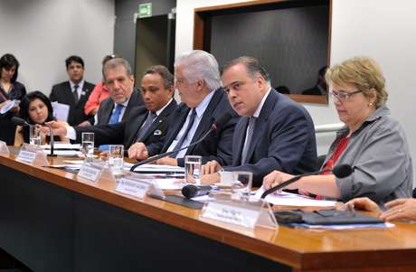 Deputados da Frente Parlamentar Ambientalista e representantes de associações de proteção de animais querem que o Consea reveja a autorização para uso de animais em testes científicos Deputados da Frente Parlamentar Ambientalista e representantes de associações de proteção de animais querem que o Consea reveja a autorização para uso de animais em testes científicos