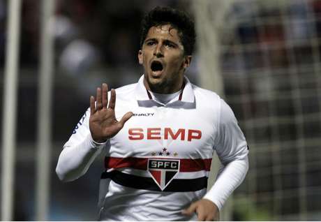Aloísio fez dois gols e criou a jogada do tento marcado por Ademílson Aloísio fez dois gols e criou a jogada do tento marcado por Ademílson