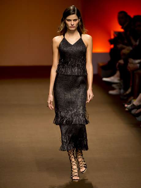Primeiro look da top no desfile <p>Primeiro look da top no desfile</p>