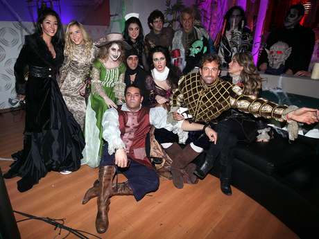 Reforma <p><span style="color: rgb(0, 0, 0); font-family: arial; font-size: 13px; line-height: normal;">Uno de los más emocionados de participar fue Eduardo Santamarina, quien no perdió la oportunidad de llevar a toda su familia a que apreciara de la decoración del set.</span></p>