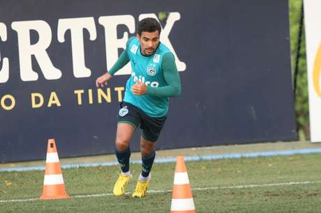 Araújo volta a marcar e é artilheiro do Goiás com sete gols <p>Araújo volta a marcar e é artilheiro do Goiás com sete gols</p>
