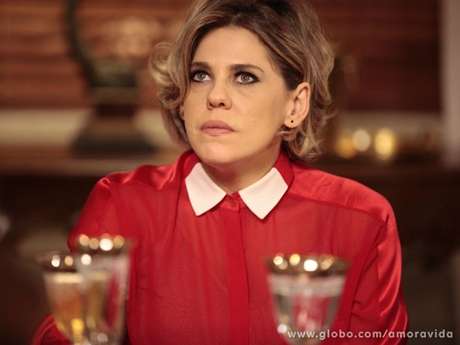 Edith (Bárbara Paz) revela verdade sobre paternidade de Jonathan <p>Edith (Bárbara Paz) revela verdade sobre paternidade de Jonathan</p>