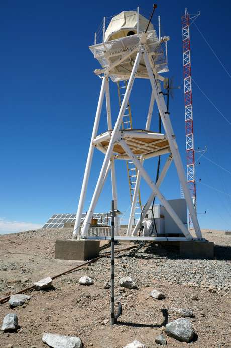Atualmente, no local há apenas um pequeno telescópio para medir a turbulência da atmosfera e uma estação meteorológica <p>Atualmente, no local há apenas um pequeno telescópio para medir a turbulência da atmosfera e uma estação meteorológica</p>