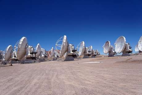 Com nove antenas, o Alma já era considerado o melhor telescópio no registro de ondas milimétricas e submilimétricas. Quando estiver pronto, ele terá 66 antenas em funcionamento Com nove antenas, o Alma já era considerado o melhor telescópio no registro de ondas milimétricas e submilimétricas. Quando estiver pronto, ele terá 66 antenas em funcionamento