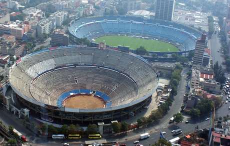 Com capacidade para mais de 41 mil espectadores, a Monumental Plaza de Toros da Cidade do México é a maior do mundo em capacidade de público Com capacidade para mais de 41 mil espectadores, a Monumental Plaza de Toros da Cidade do México é a maior do mundo em capacidade de público