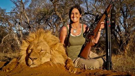 Melissa Bachman, que se auto-intitula como uma "caçadora hardcore" <p>Melissa Bachman, que se auto-intitula como uma "caçadora hardcore"</p>