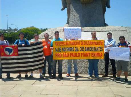 Movimento de reafirmação do orgulho de ser paulista se reuniu na manhã da última sexta-feira <p>Movimento de reafirmação do orgulho de ser paulista se reuniu na manhã da última sexta-feira</p>