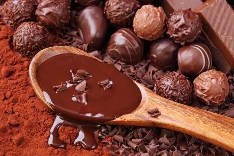 Chocolate causa azia em pessoas propensas a problemas intestinais Chocolate causa azia em pessoas propensas a problemas intestinais