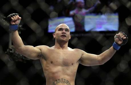 Robbie Lawler comemora vitória dura sobre Rory MacDonald pelo UFC 167 <p>Robbie Lawler comemora vitória dura sobre Rory MacDonald pelo UFC 167</p>