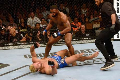 Tyron Woodley derrota Josh Koscheck por nocaute Tyron Woodley derrota Josh Koscheck por nocaute