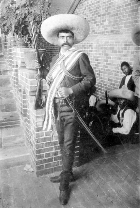 Sinafo-Fototeca Nacional INAH. / Terra México <p>El general Emiliano Zapata en el Hotel Moctezuma en Cuernavaca, Morelos, en 1911.</p>