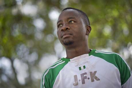 John Fitzgerald Kennedy Munene, um queniano de 32 anos, teve seu nome escolhido enquanto a sua mãe participava de um programa de intercâmbio nos EUA John Fitzgerald Kennedy Munene, um queniano de 32 anos, teve seu nome escolhido enquanto a sua mãe participava de um programa de intercâmbio nos EUA