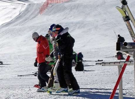 Lindsey Vonn é amparada após acidente Lindsey Vonn é amparada após acidente