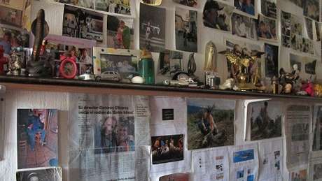 Em sua casa, Pantoja guarda uma grande coleção de recortes de jornais e revistas Em sua casa, Pantoja guarda uma grande coleção de recortes de jornais e revistas