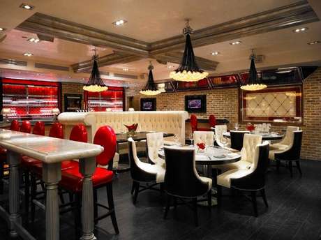 Elegante e luxuoso, o restaurante de Danny DeVito serve o melhor da cozinha italiana Elegante e luxuoso, o restaurante de Danny DeVito serve o melhor da cozinha italiana