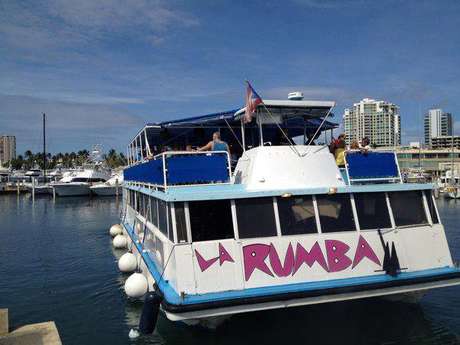 Nas noites de sexta, sábado e domingo, o La Rumba Party Cruise se transforma em uma discoteca flutuante que faz um passeio de duas horas pela Bahia de San Juan Nas noites de sexta, sábado e domingo, o La Rumba Party Cruise se transforma em uma discoteca flutuante que faz um passeio de duas horas pela Bahia de San Juan
