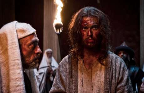 Jesus entra na cidade de Jerusalém em cena da minissérie A Bíblia, exibida no Brasil pela Record Jesus entra na cidade de Jerusalém em cena da minissérie A Bíblia, exibida no Brasil pela Record