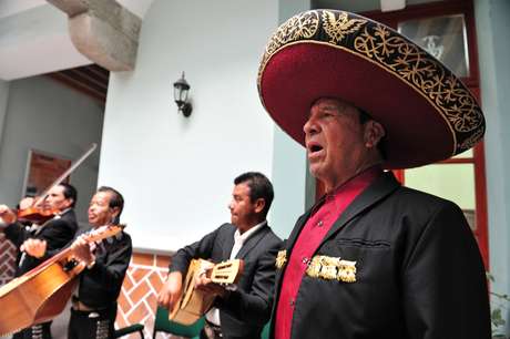Os fomosos trovadores mexicanos se apresentam diariamente ao cair da noite na Plaza de Santa Inés, no centro histórico da cidade Os fomosos trovadores mexicanos se apresentam diariamente ao cair da noite na Plaza de Santa Inés, no centro histórico da cidade