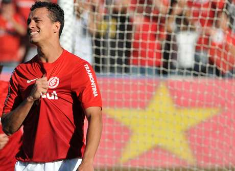 Atacante Leandro Damião foi comprado por grupo de investidores e repassado ao Santos <p>Atacante Leandro Damião foi comprado por grupo de investidores e repassado ao Santos</p>
