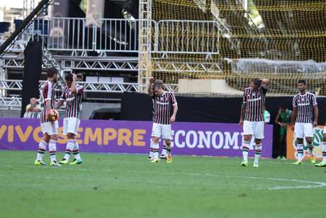 Fluminense virou o placar, mas a vitória do Coritiba decretou a queda tricolor antes do jogo acabar <p>Fluminense virou o placar, mas a vitória do Coritiba decretou a queda tricolor antes do jogo acabar</p>