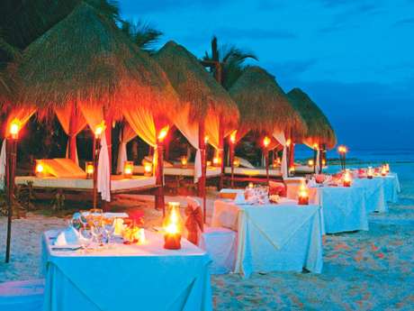 Situado em uma praia remota a meio camino entre Playa del Carmen e as ruínas de Tulum, o El Dorado Seaside Suites oferece 282 suítes com jacuzzi e terraço <p>Situado em uma praia remota a meio camino entre Playa del Carmen e as ruínas de Tulum, o El Dorado Seaside Suites oferece 282 suítes com jacuzzi e terraço</p>